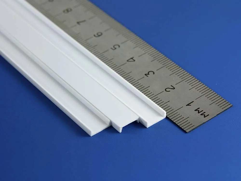 Швеллер пластиковый 7,9х2,4 мм, 3 шт/уп.