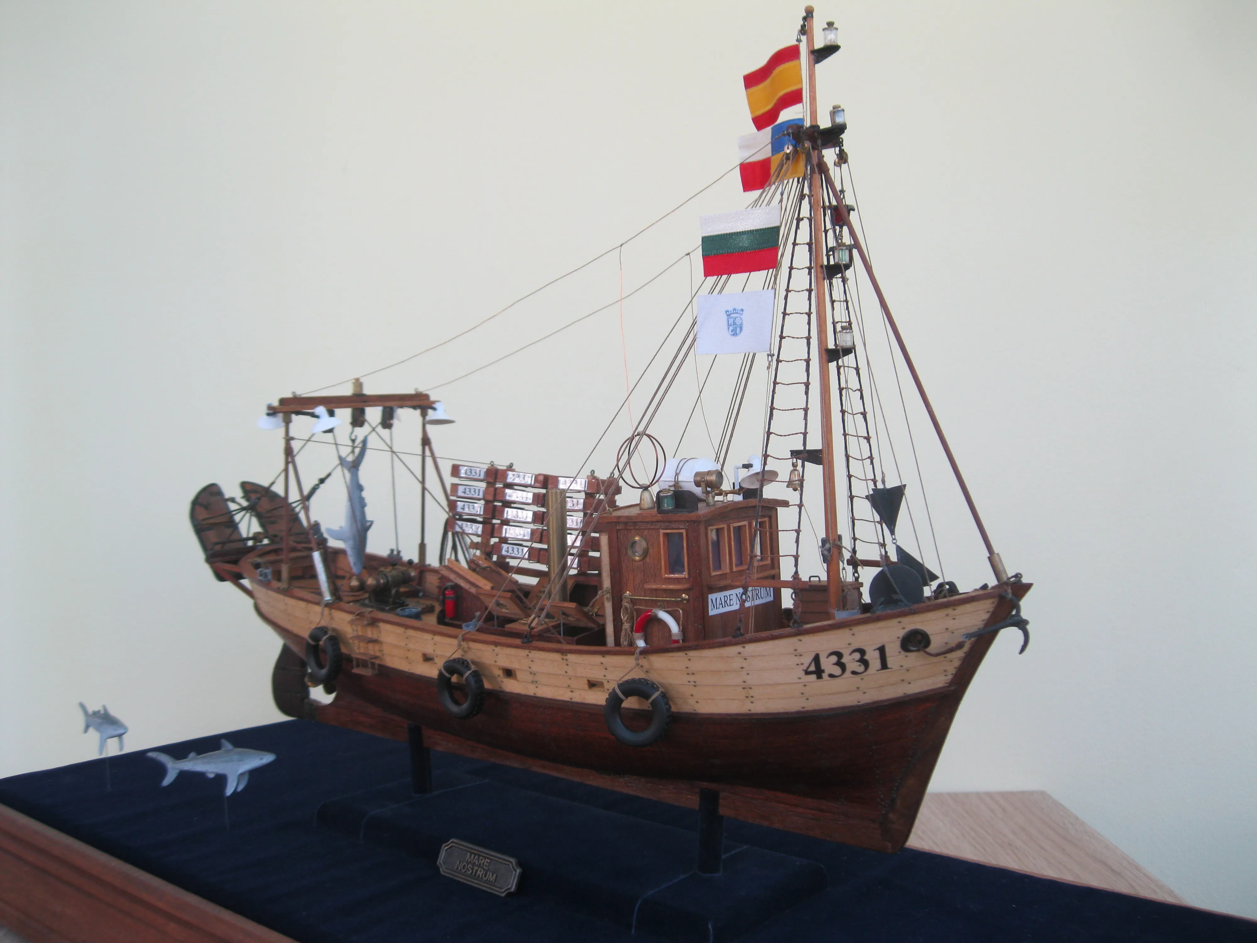 Модель корабля Испанский рыболовный траулер "MARE NOSTRUM" - Верфь на Столе
