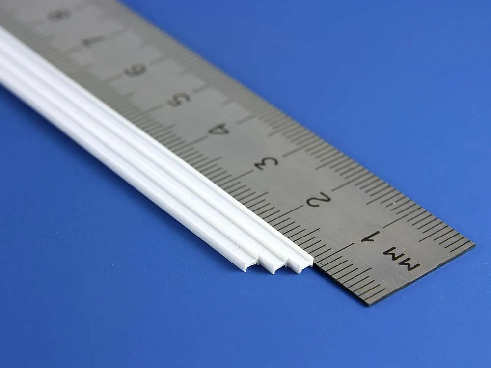 Двутавр пластиковый 2,5х1,5 мм, 4 шт/уп.