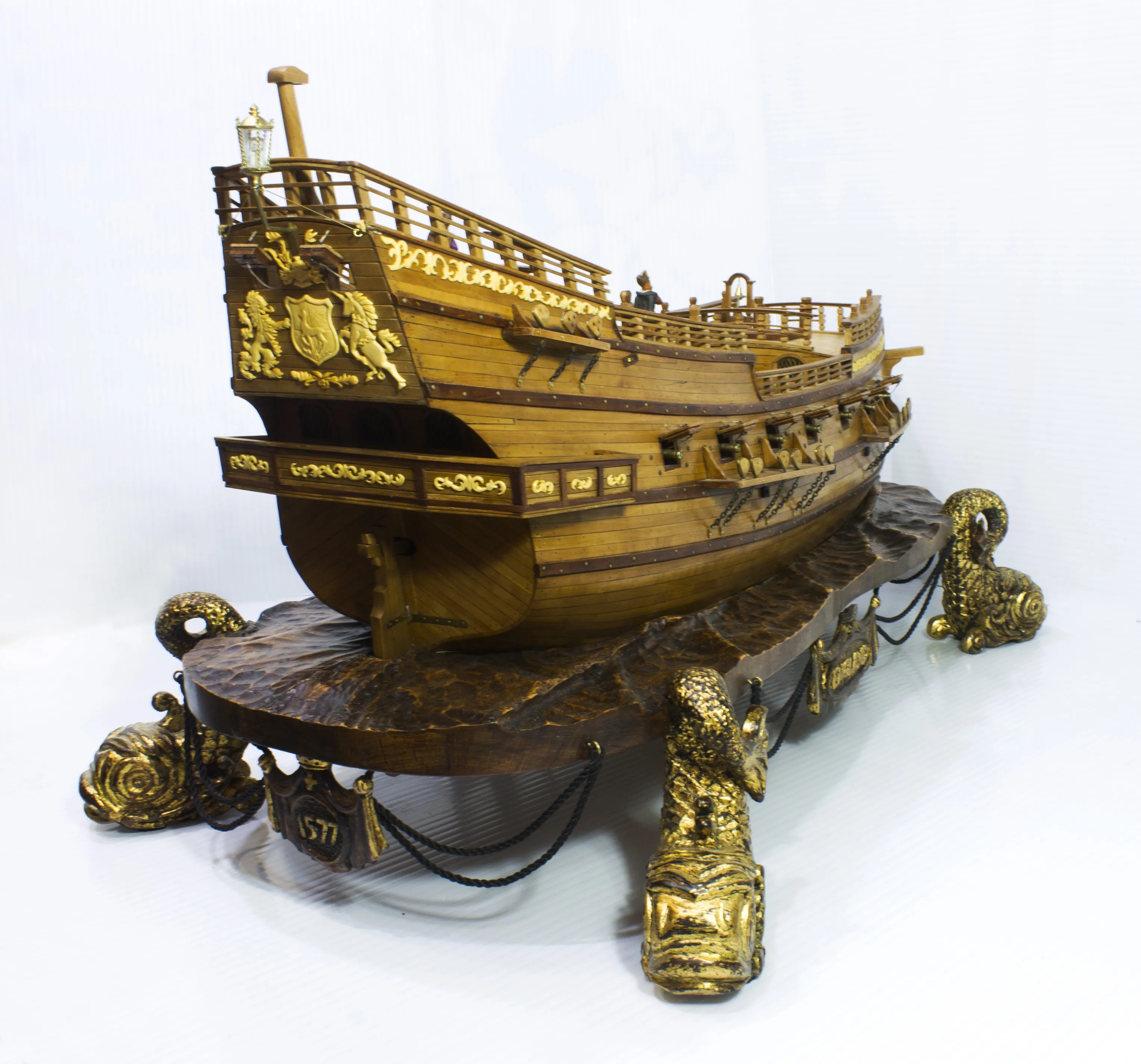 Модель корабля Английский галеон 16-го века  - Верфь на Столе