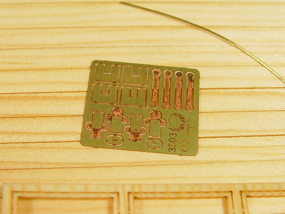 Деревенская изба, версия с подсветкой, 633 детали + (Расширенный набор для сборки) Деревенская изба, версия с подсветкой, 633 детали + (Расширенный набор для сборки)