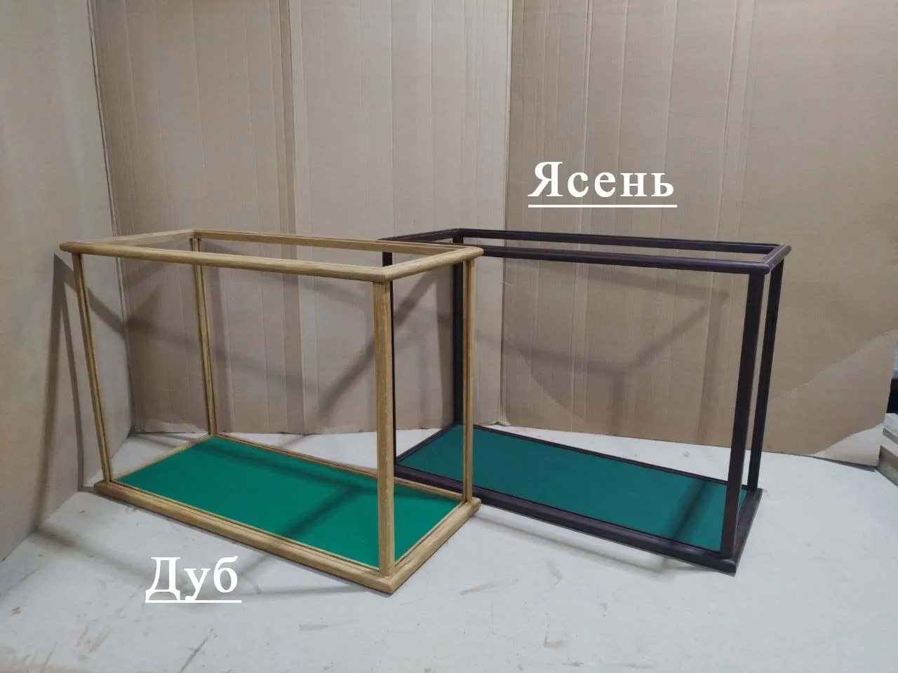 Витрина для модели, ясень, размеры 700 х 280 х 500 мм Витрина для модели, ясень, размеры 700 х 280 х 500 мм