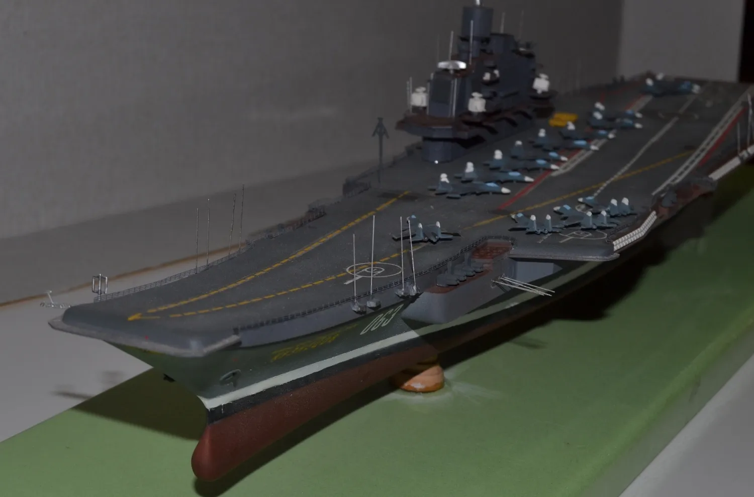 Модель корабля Авианесущий крейсер "Адмирал Кузнецов" - Верфь на Столе