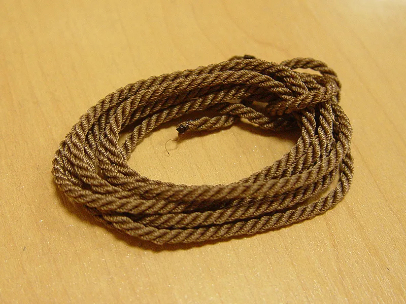 Нить кабельной работы темно-коричневая 2 мм, 1 м
