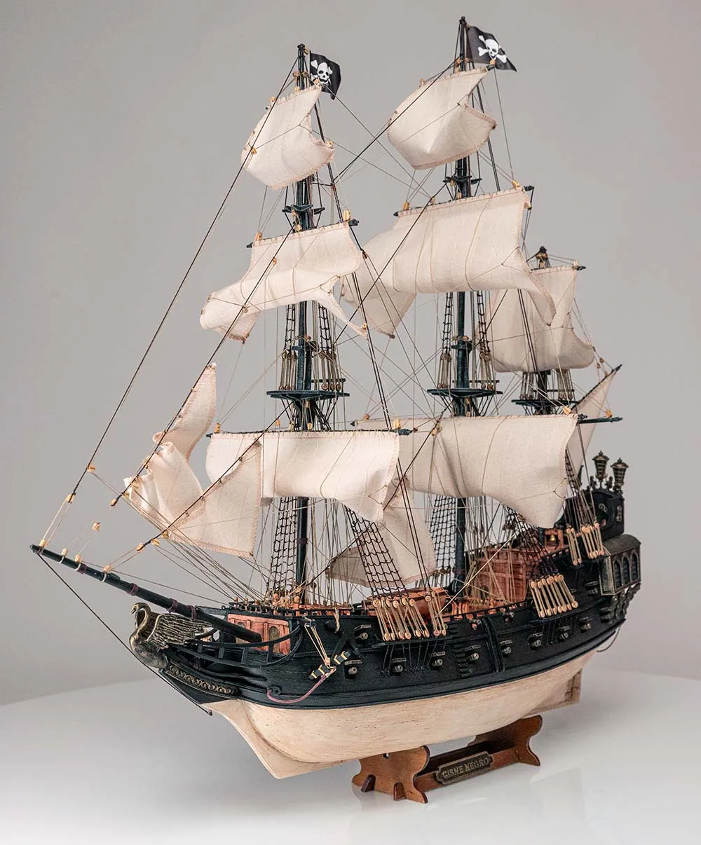 Black Swan, пиратский корабль + (Полный набор инструментов, клея и краски)