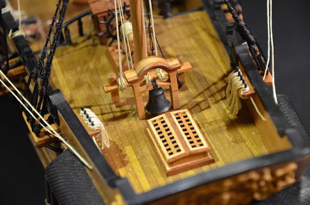 Черная Жемчужина, большая версия + (Полный набор инструментов, клея и лак) Черная Жемчужина, большая версия + (Полный набор инструментов, клея и лак)