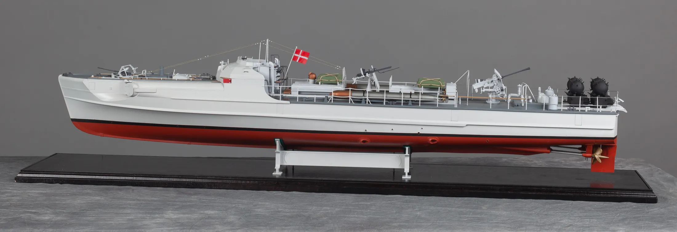 Модель корабля Schnellboot S-100 - Верфь на Столе