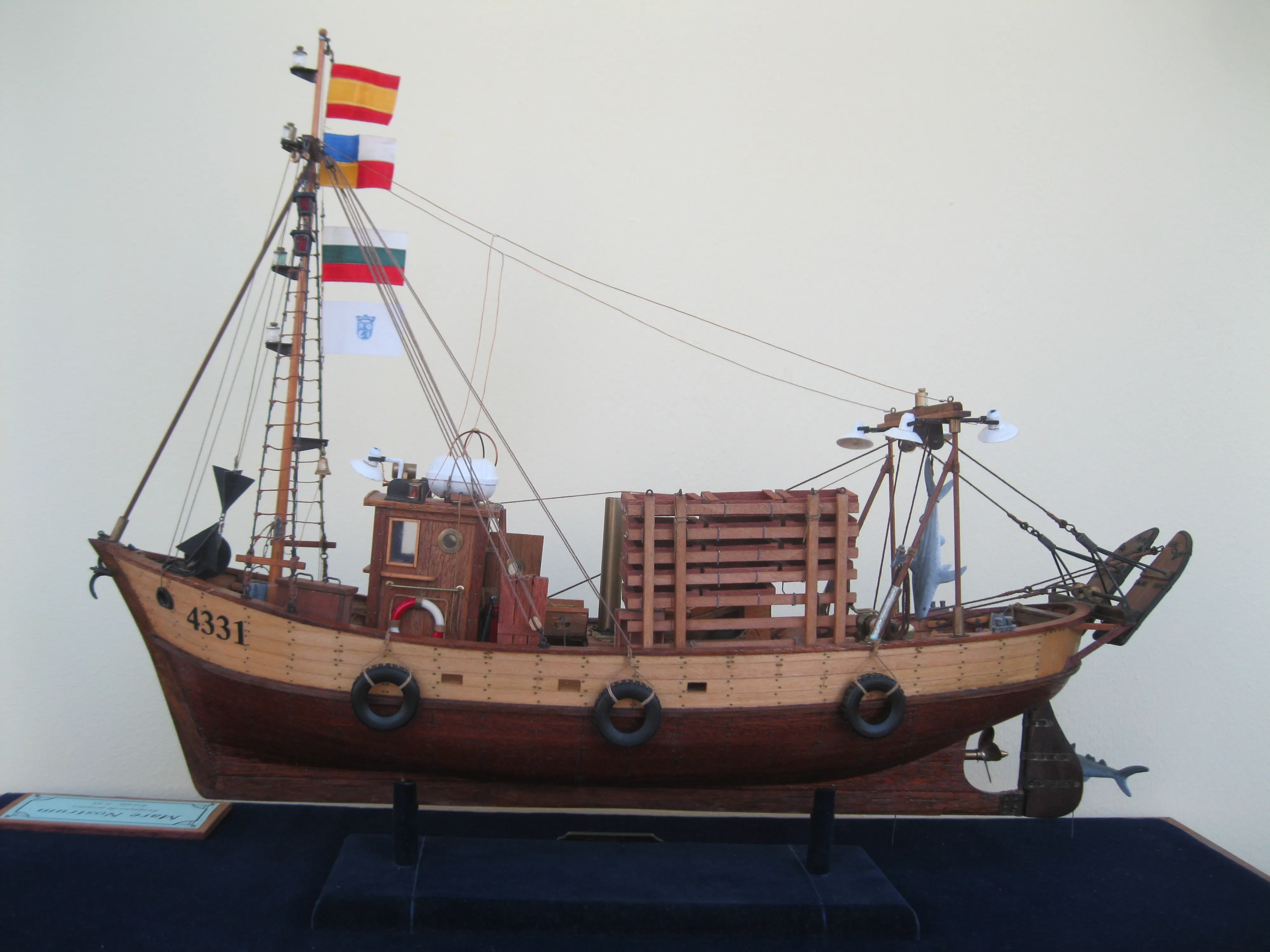 Модель корабля Испанский рыболовный траулер "MARE NOSTRUM" - Верфь на Столе