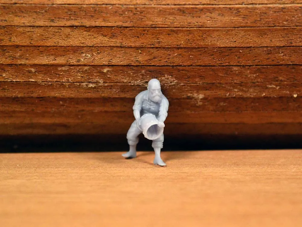 Фигурка матроса с ведром, 25 мм