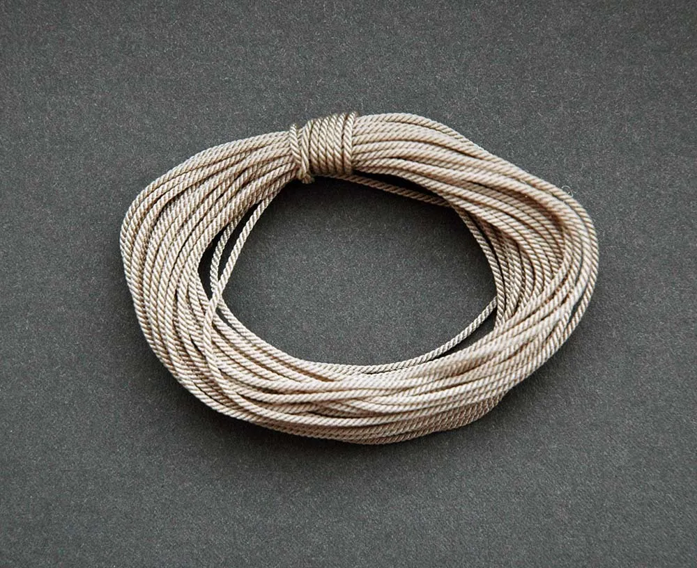 Нить плотной скрутки серая, 1 мм, длина 5 м Нить плотной скрутки серая, 1 мм, длина 5 м