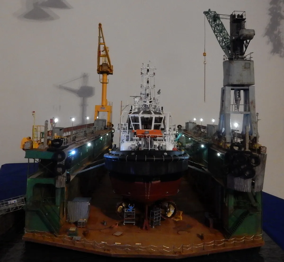 Модель корабля Drydock Lloyd ship yard - Верфь на Столе