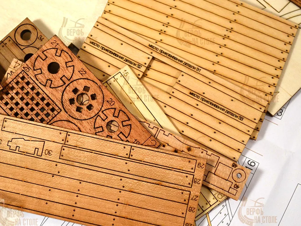 Модель Фрагмент палубы с пушкой и шпилем