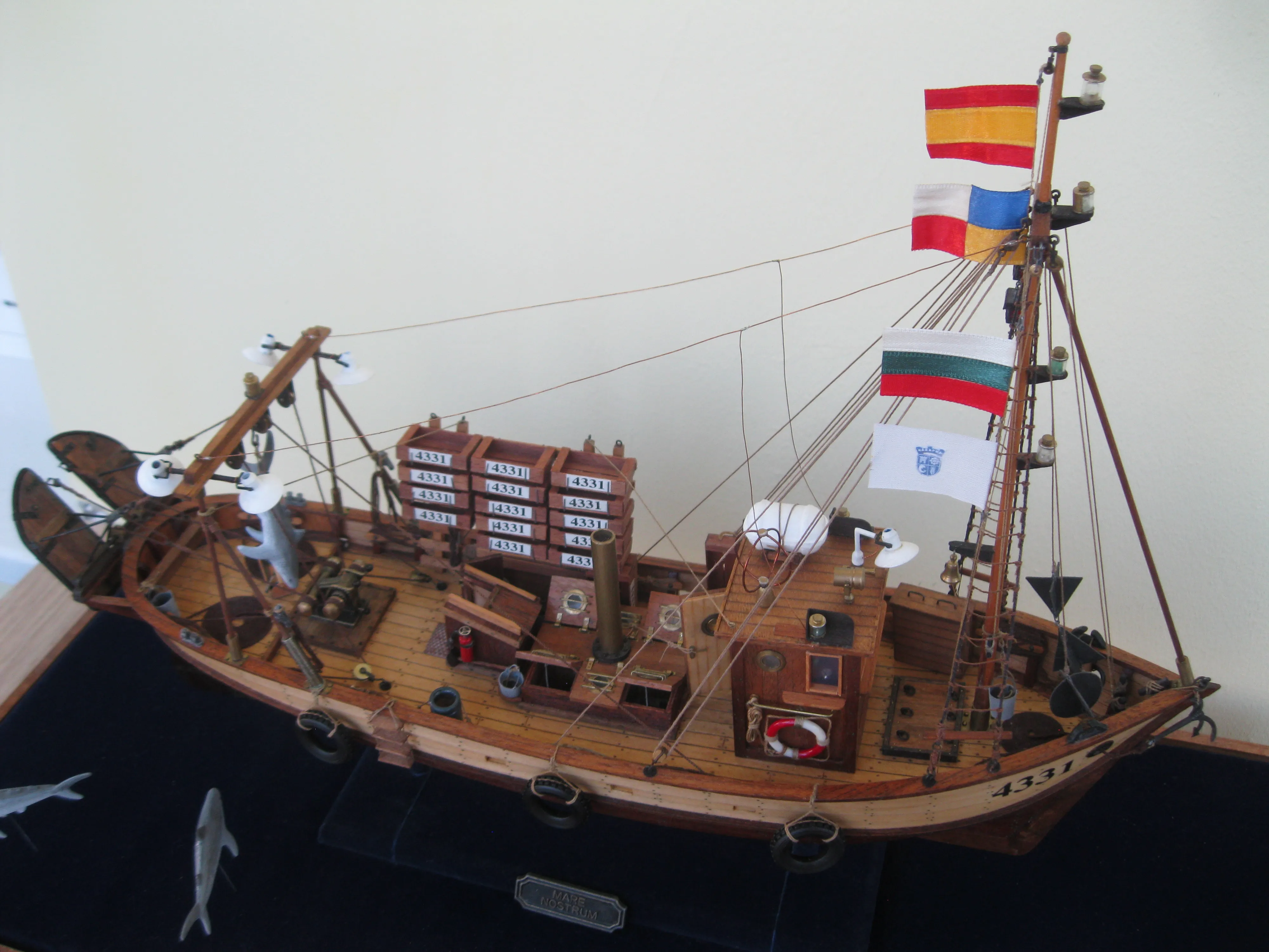 Модель корабля Испанский рыболовный траулер "MARE NOSTRUM" - Верфь на Столе