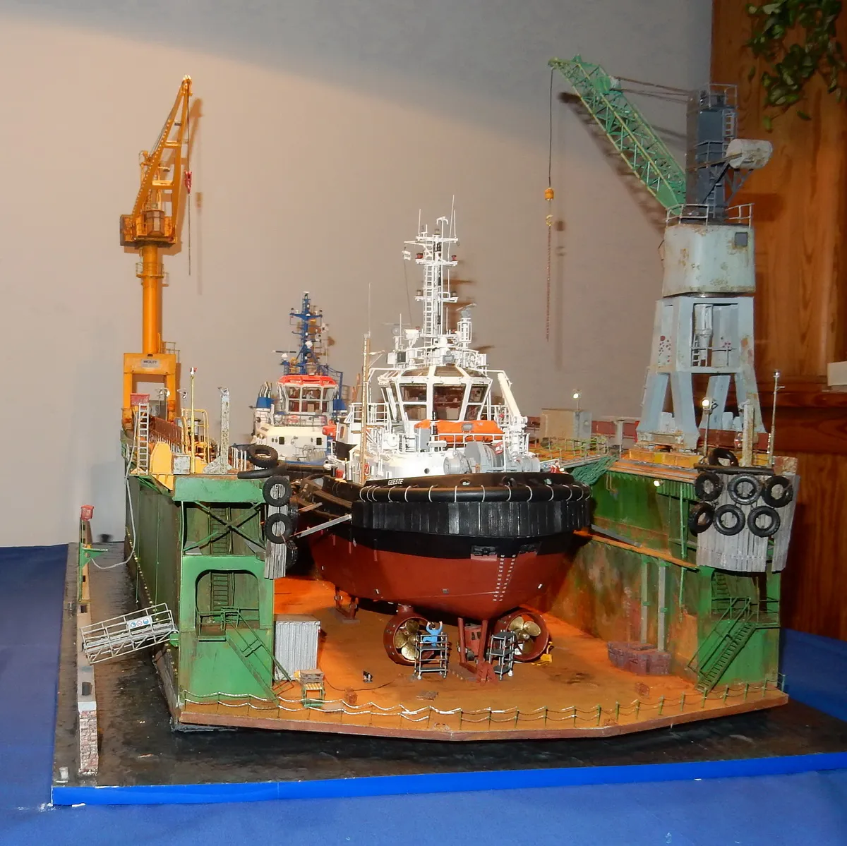 Модель корабля Drydock Lloyd ship yard - Верфь на Столе