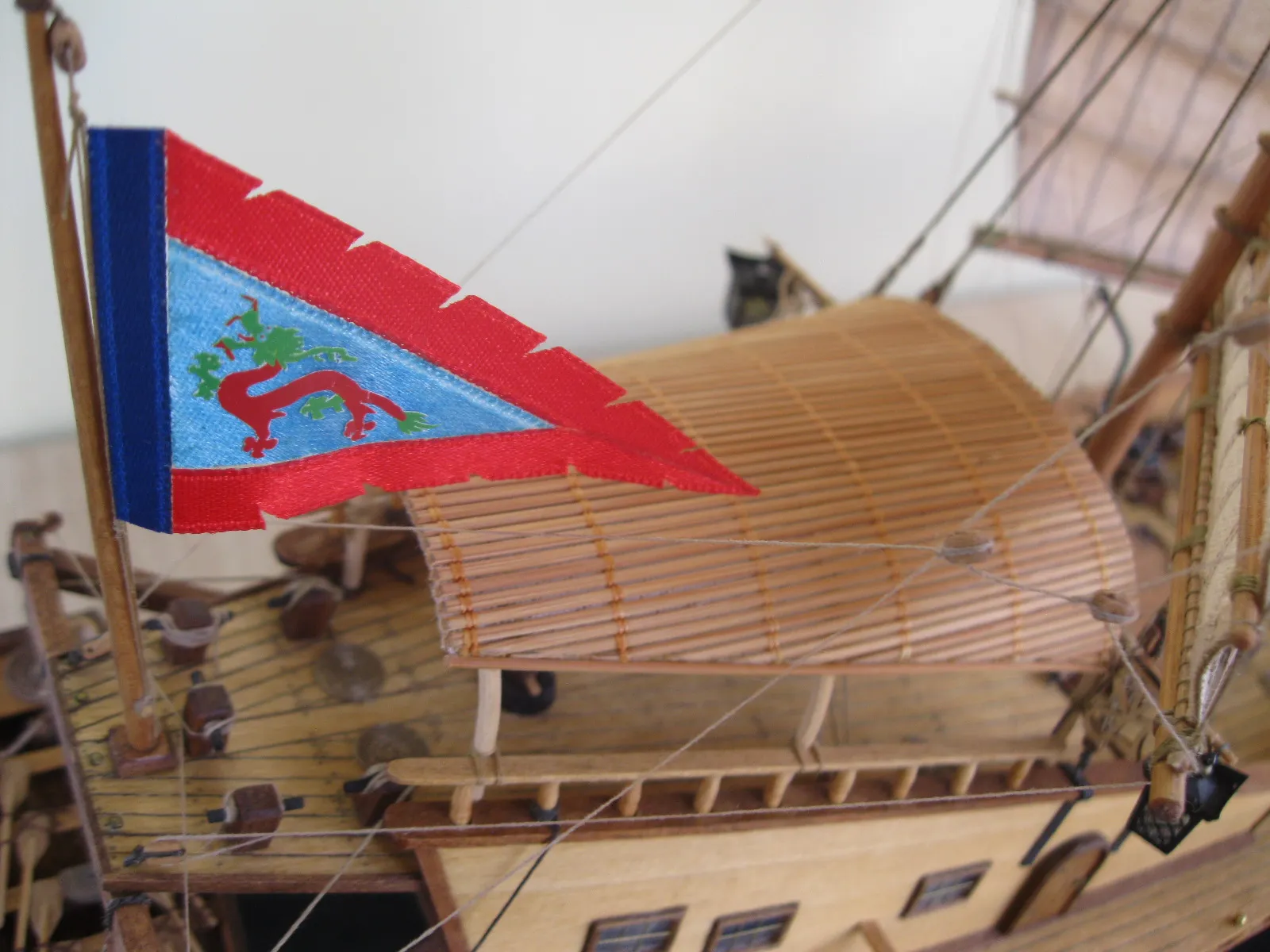 Модель корабля Джонка „RED DRAGON“  - Верфь на Столе