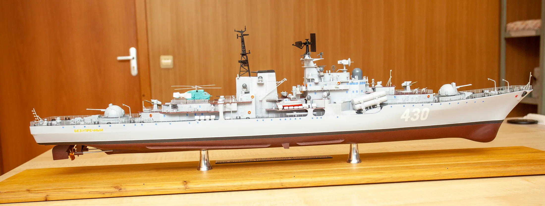 Модель корабля Эсминец проект 956 «Безупречный» 1989 г. СССР - Верфь на Столе