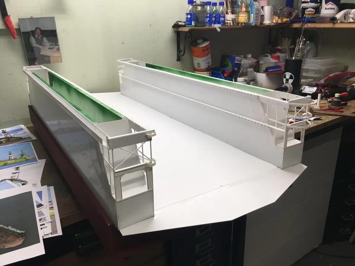 Модель корабля Drydock Lloyd ship yard - Верфь на Столе