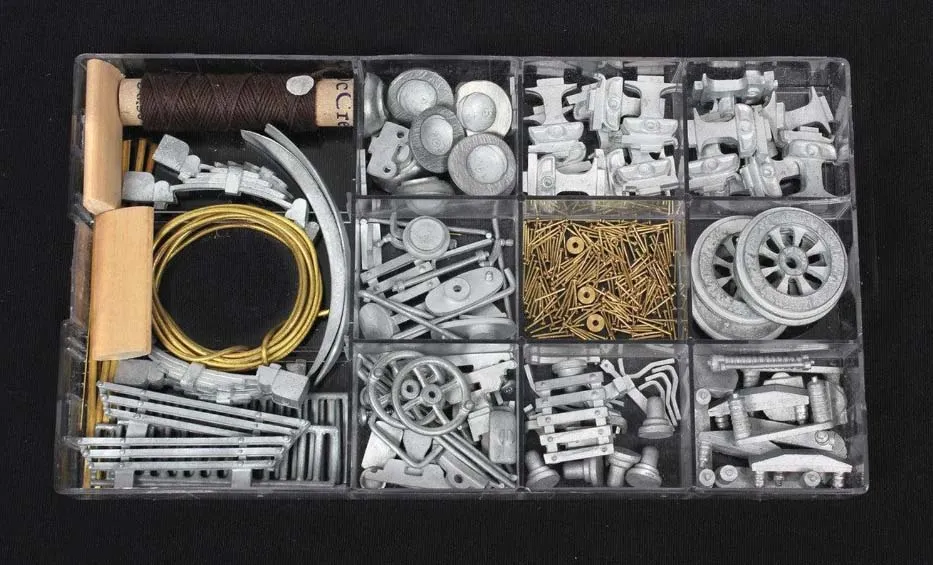 Сборная модель трамвая Lisboa + (Полный набор инструментов, клея и краски) Сборная модель трамвая Lisboa + (Полный набор инструментов, клея и краски)