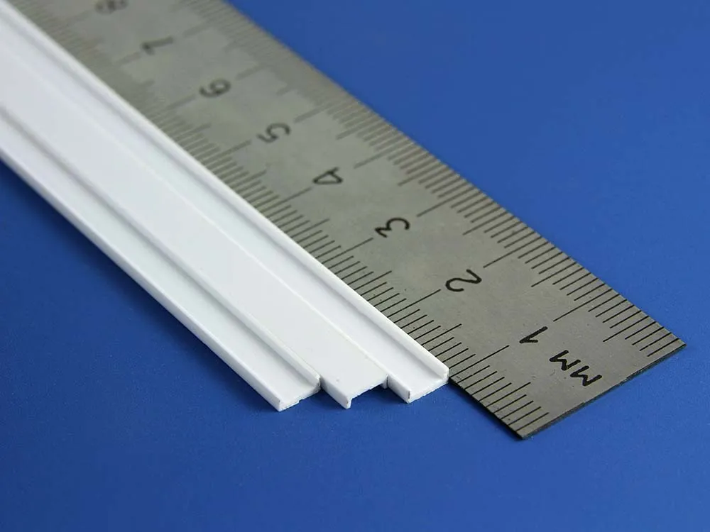 Швеллер пластиковый 4,8х1,6 мм, 3 шт/уп.