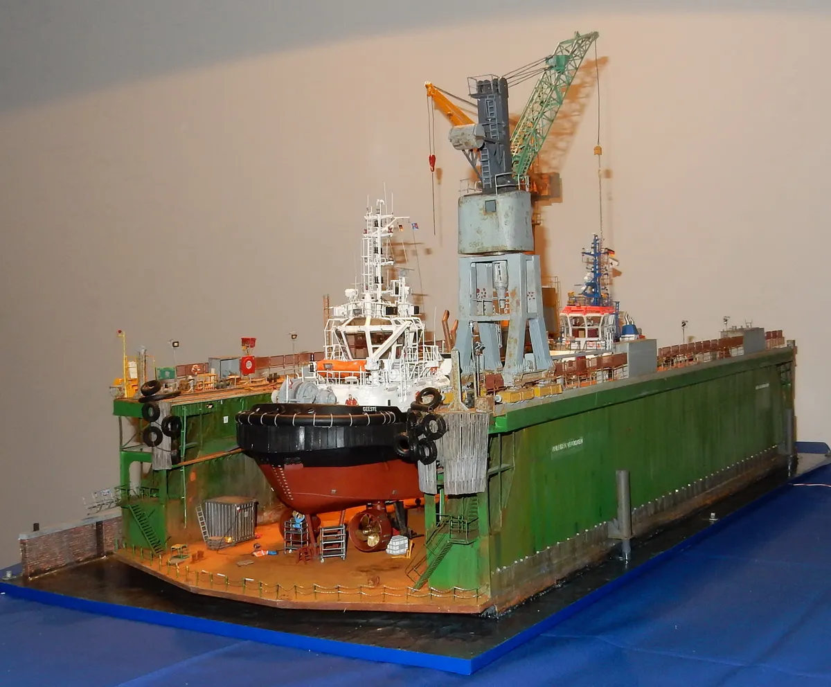 Модель корабля Drydock Lloyd ship yard - Верфь на Столе