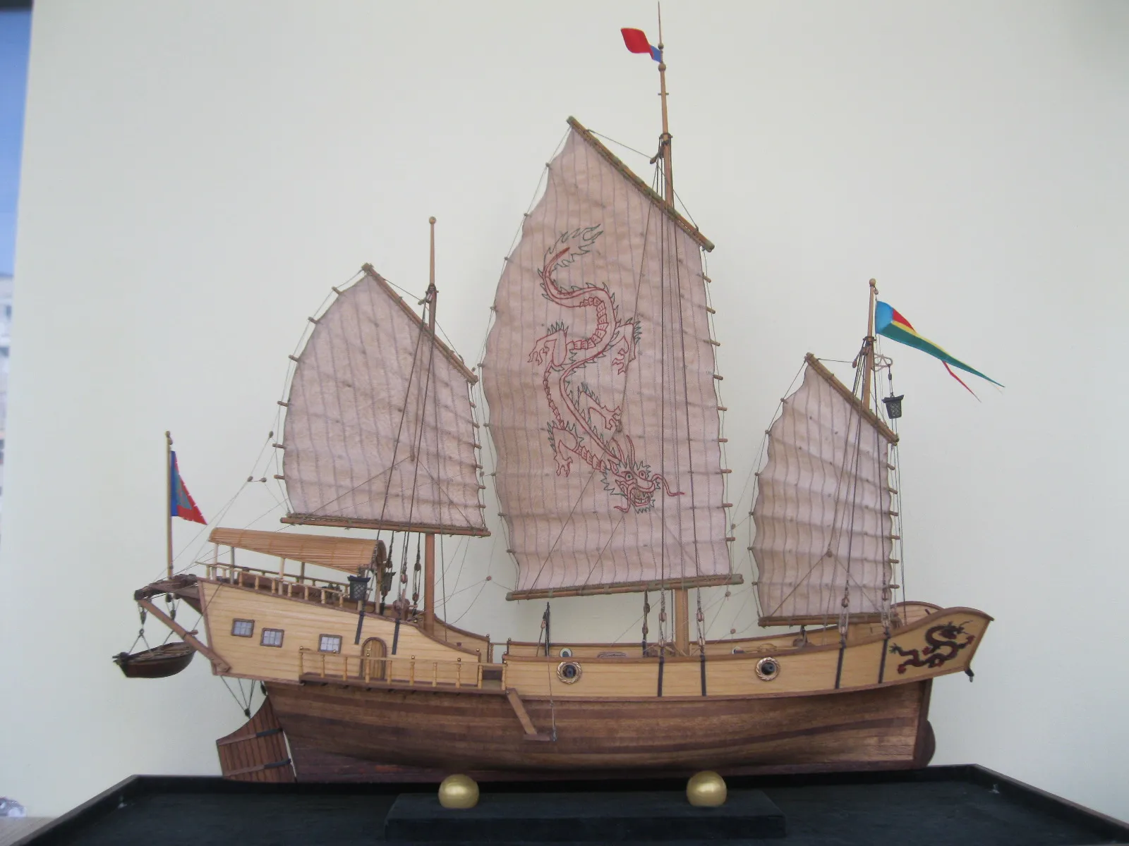 Модель корабля Джонка „RED DRAGON“  - Верфь на Столе