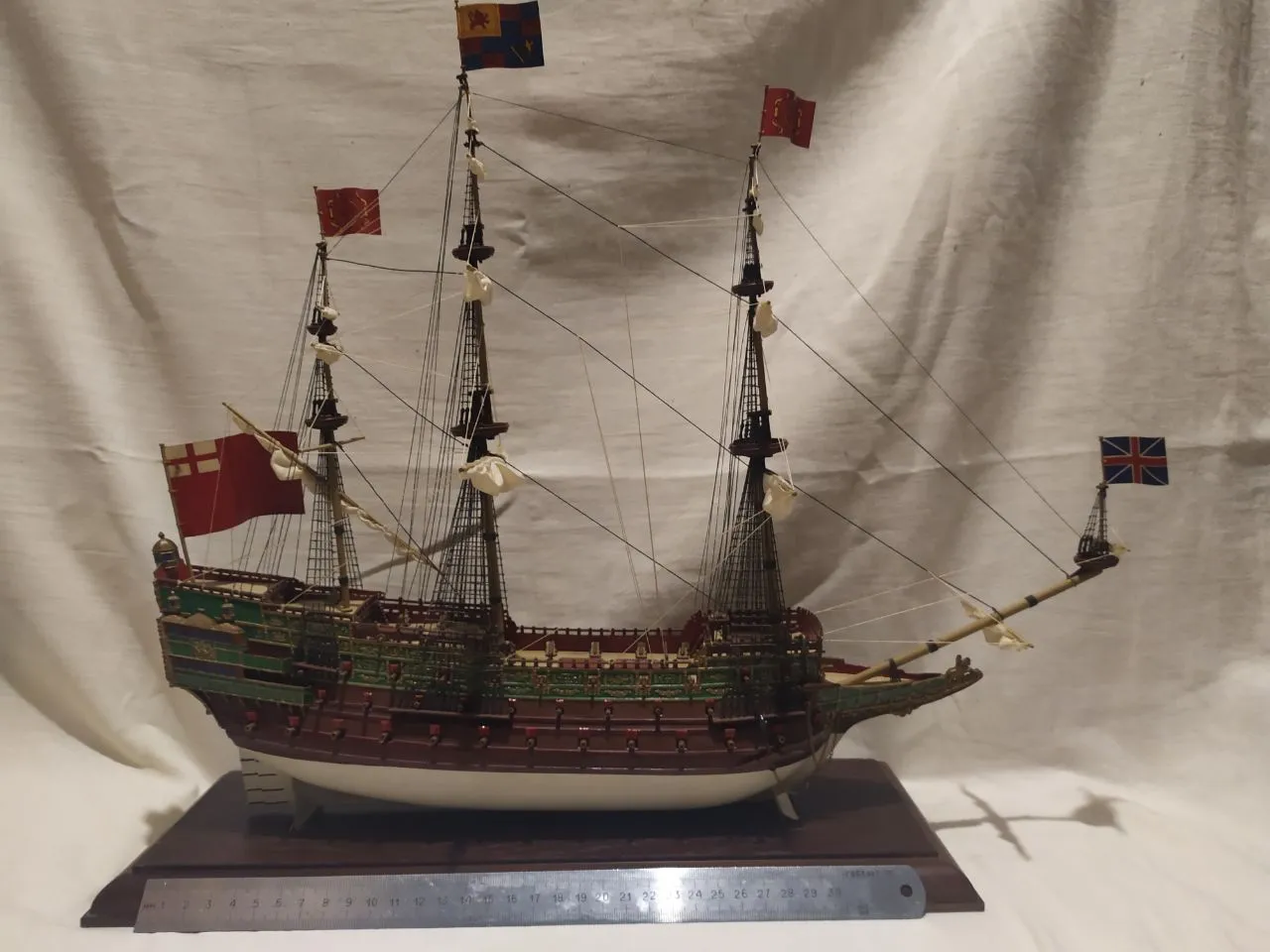 Модель корабля Галеон "Соверен оф зе Сиз" - Верфь на Столе
