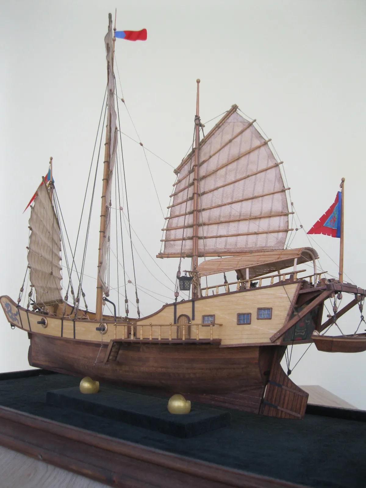 Модель корабля Джонка „RED DRAGON“  - Верфь на Столе