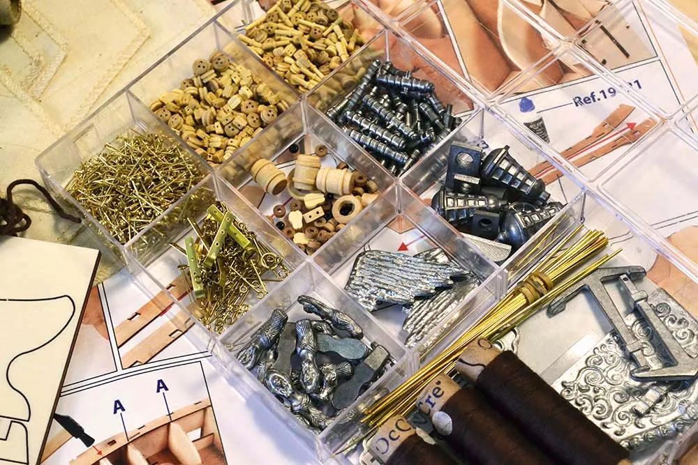 Black Swan, пиратский корабль + (Полный набор инструментов, клея и краски)