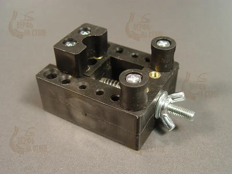 Мини тиски с фигурным зажимом