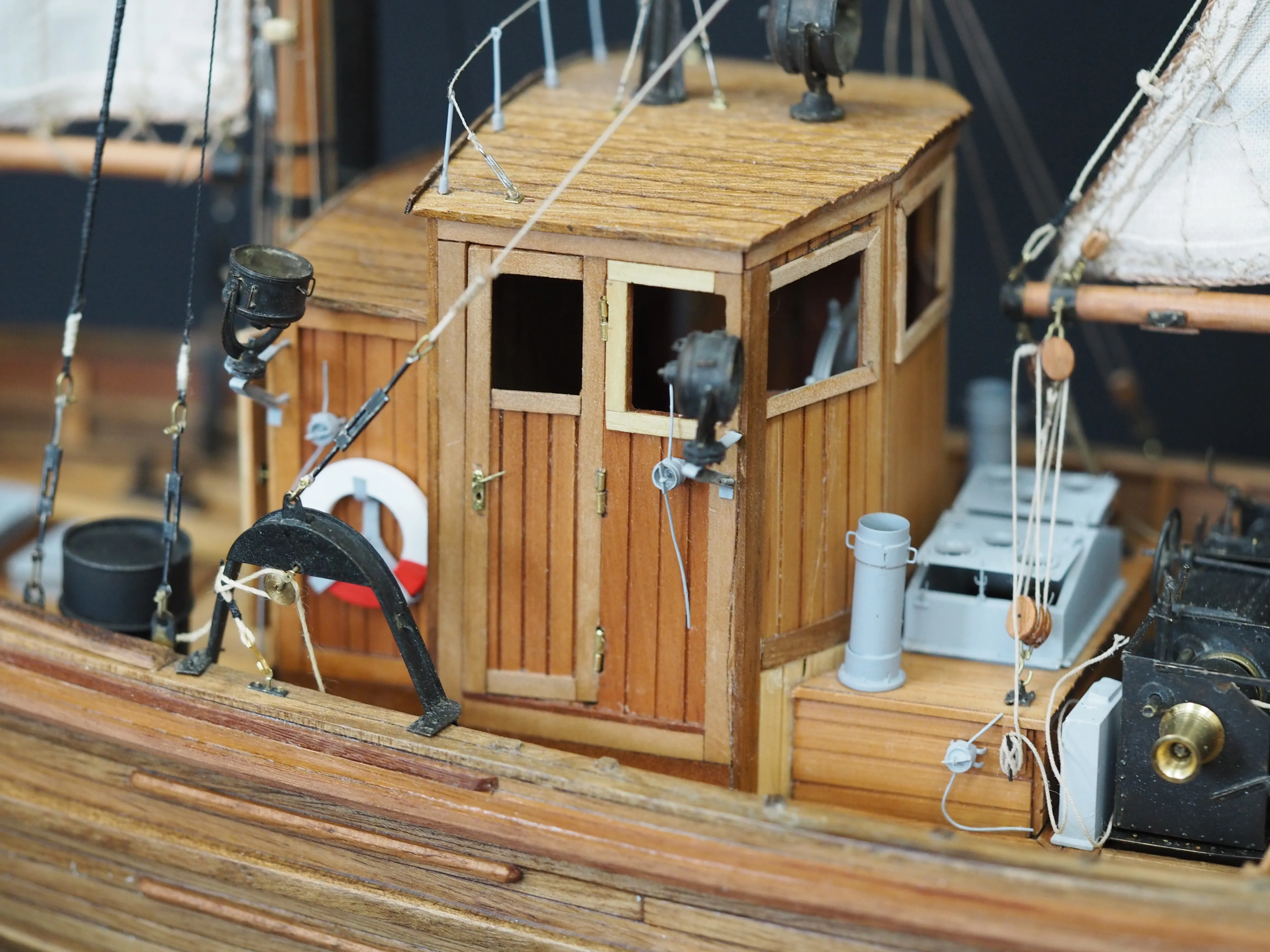 Модель корабля 17 метровый траловый рыболовный бот ГДР - Верфь на Столе