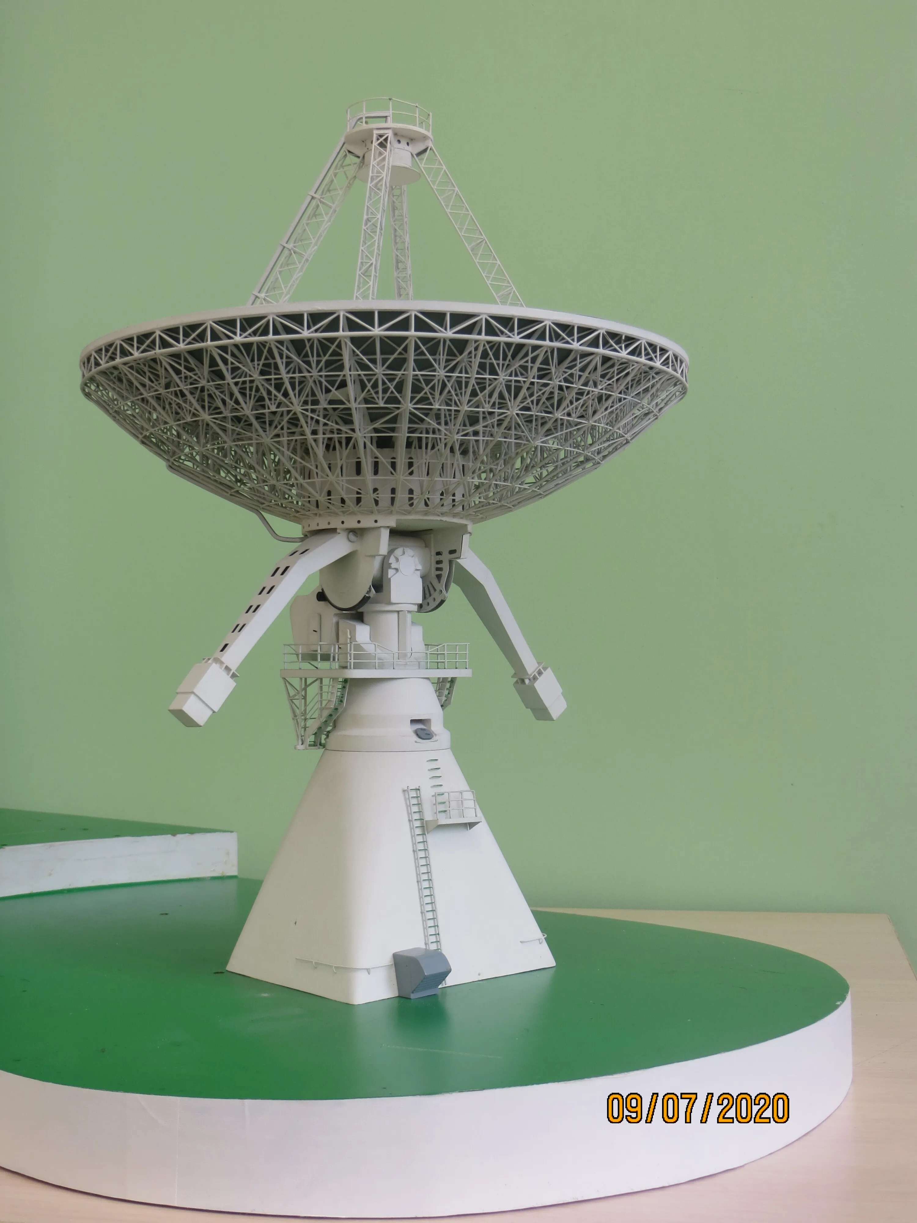 Модель корабля Передающая параболическая антенна  - Верфь на Столе