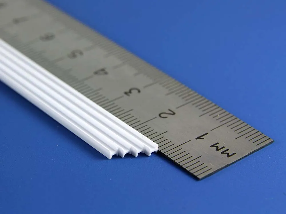 Двутавр пластиковый 2х1,8 мм, 4 шт/уп.