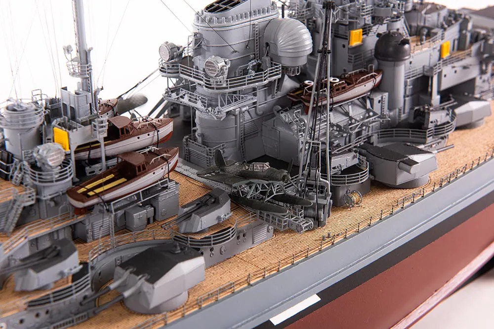 Линкор Bismarck (Бисмарк) + (Стартовый набор инструментов) Линкор Bismarck (Бисмарк) + (Стартовый набор инструментов)