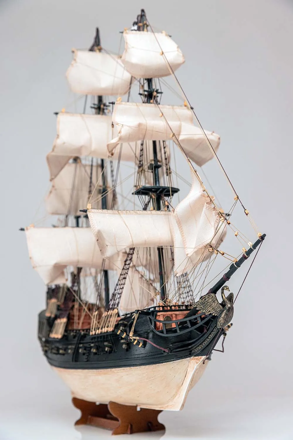 Black Swan, пиратский корабль + (Полный набор инструментов, клея и краски)