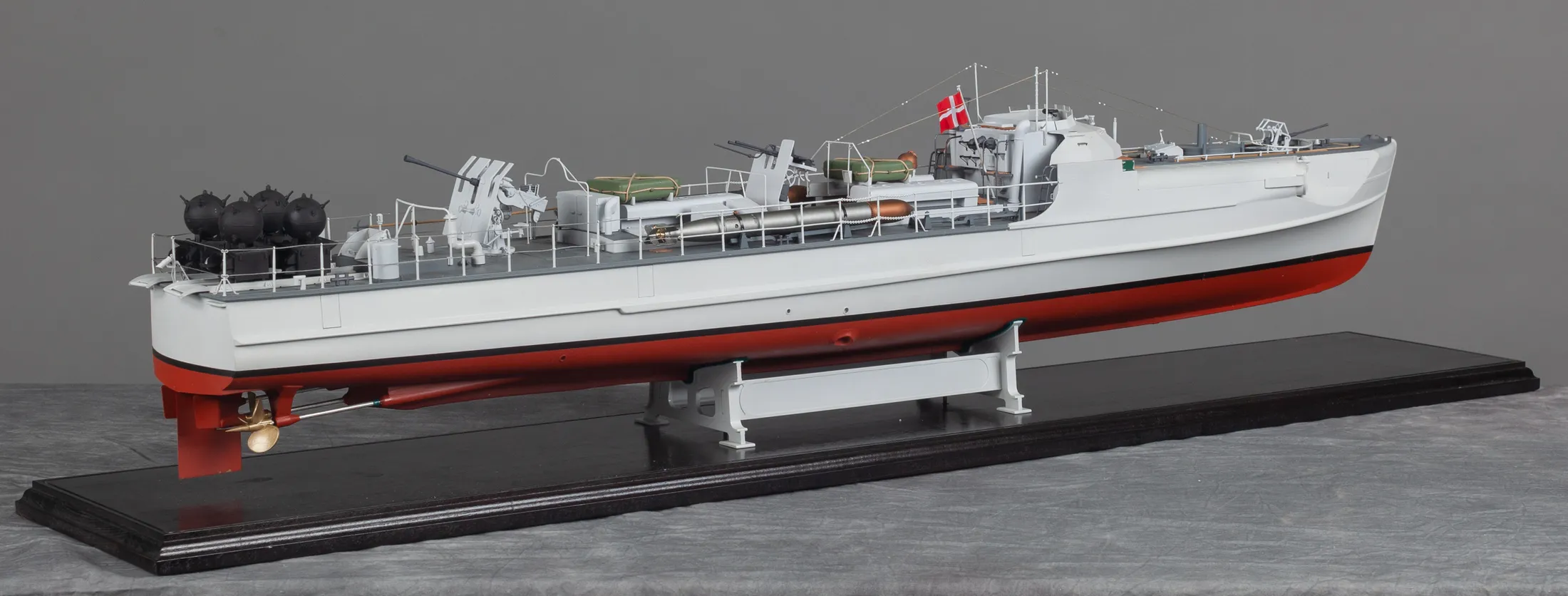 Модель корабля Schnellboot S-100 - Верфь на Столе