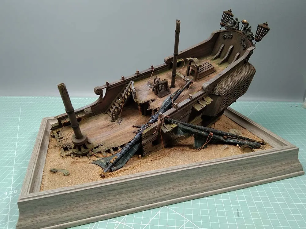 модель корабля для сборки Black Pearl (Черная жемчужина) на дне модель корабля для сборки Black Pearl (Черная жемчужина) на дне