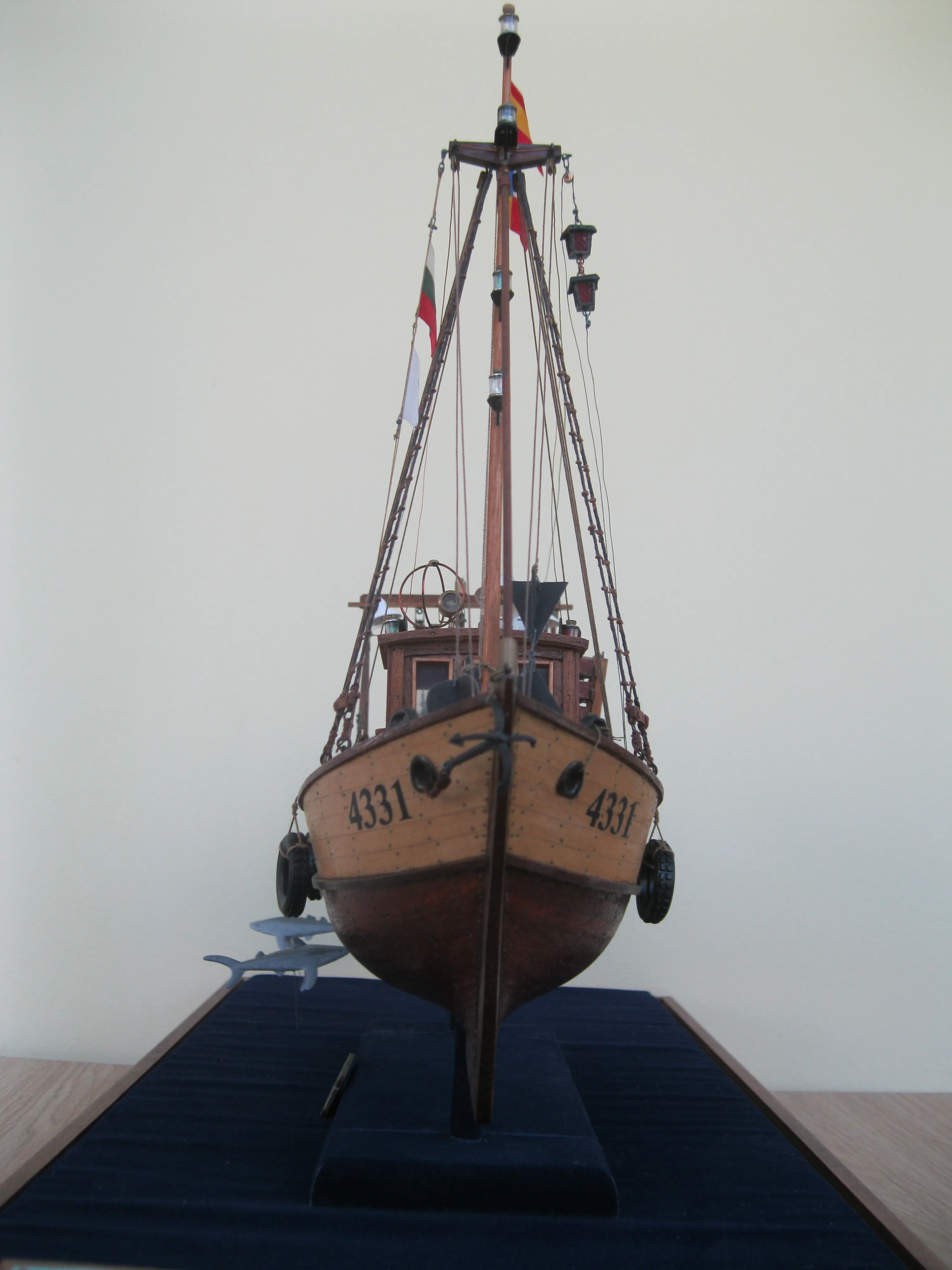 Модель корабля Испанский рыболовный траулер "MARE NOSTRUM" - Верфь на Столе