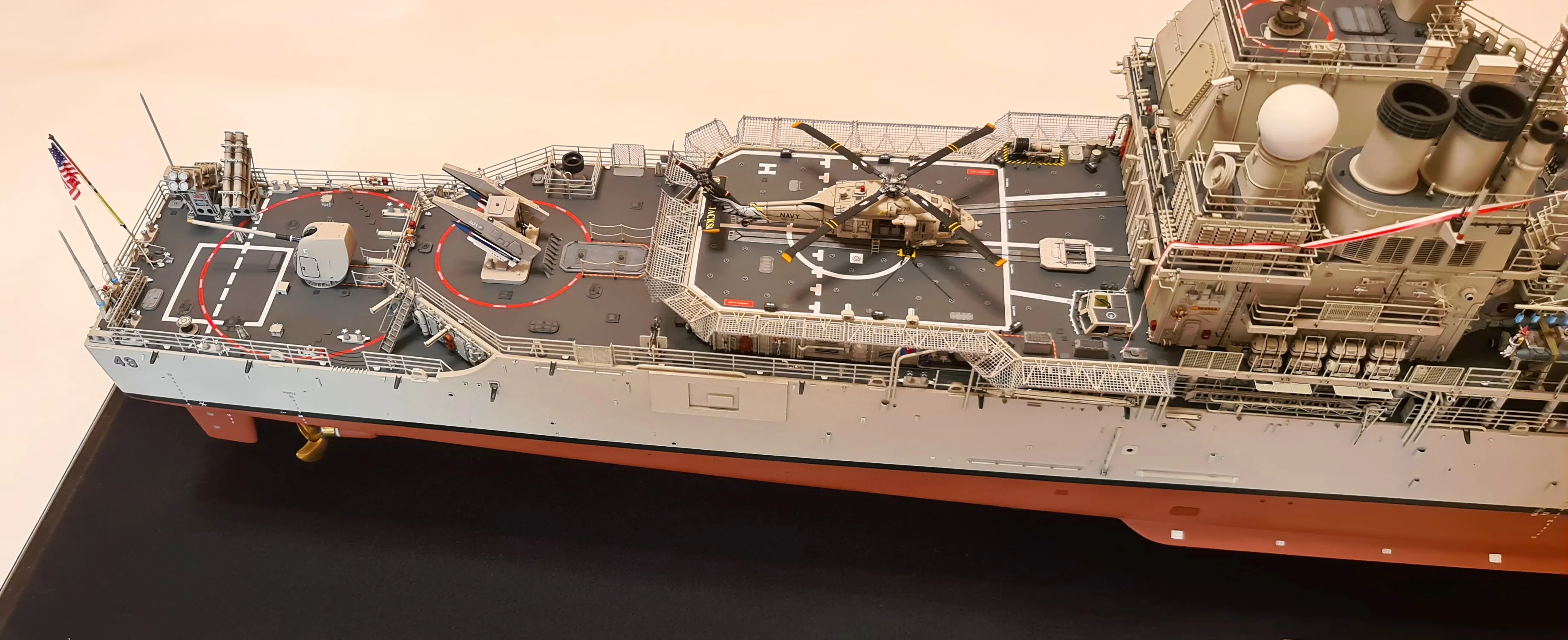 Модель корабля USS Vincennes (CG-49) - Верфь на Столе