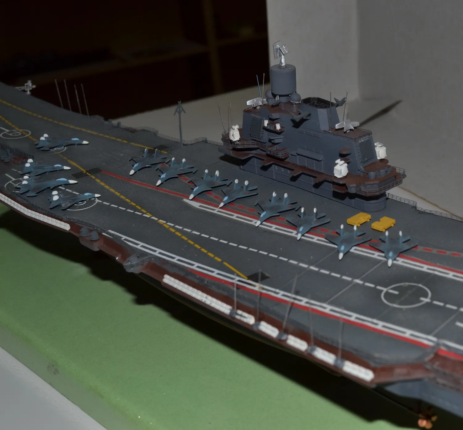 Модель корабля Авианесущий крейсер "Адмирал Кузнецов" - Верфь на Столе