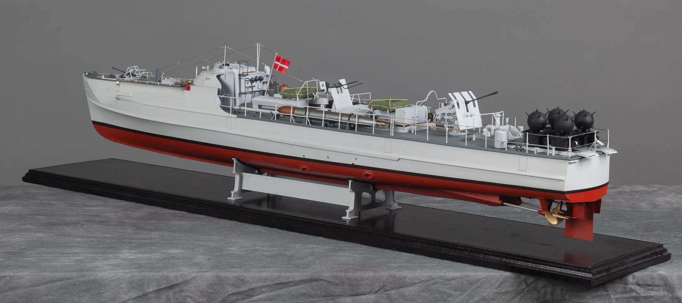 Модель корабля Schnellboot S-100 - Верфь на Столе