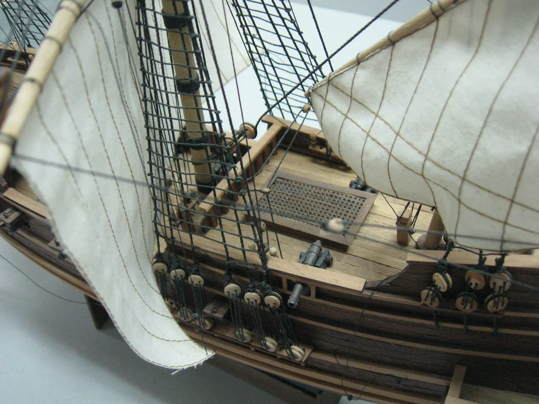 Модель корабля Галеон Золотая Лань - Верфь на Столе