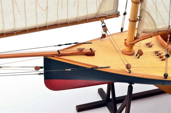 Швертбот "Кузнечик" 1:48 (делюкс) + (Полный набор инструментов, клея и лак)