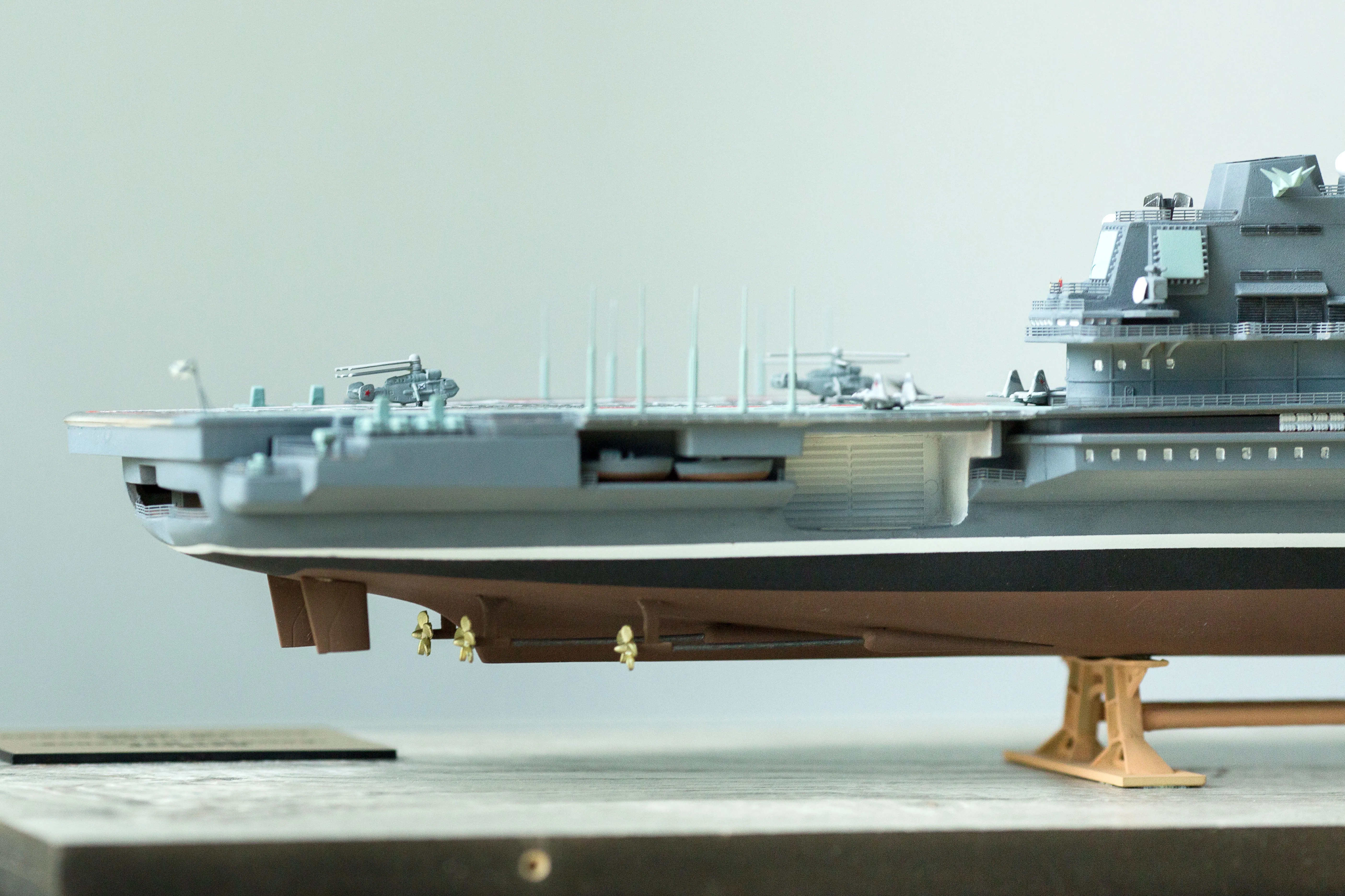 Модель корабля Авианесущий крейсер "Адмирал Кузнецов" - Верфь на Столе