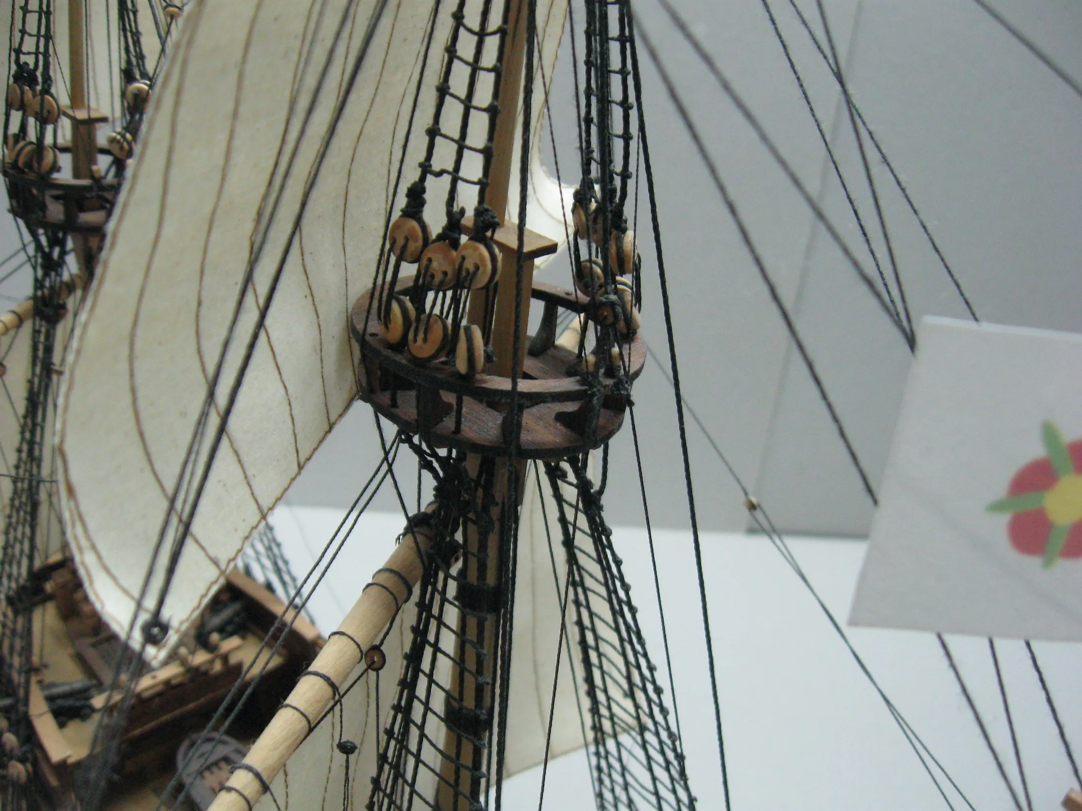 Модель корабля Галеон Золотая Лань - Верфь на Столе