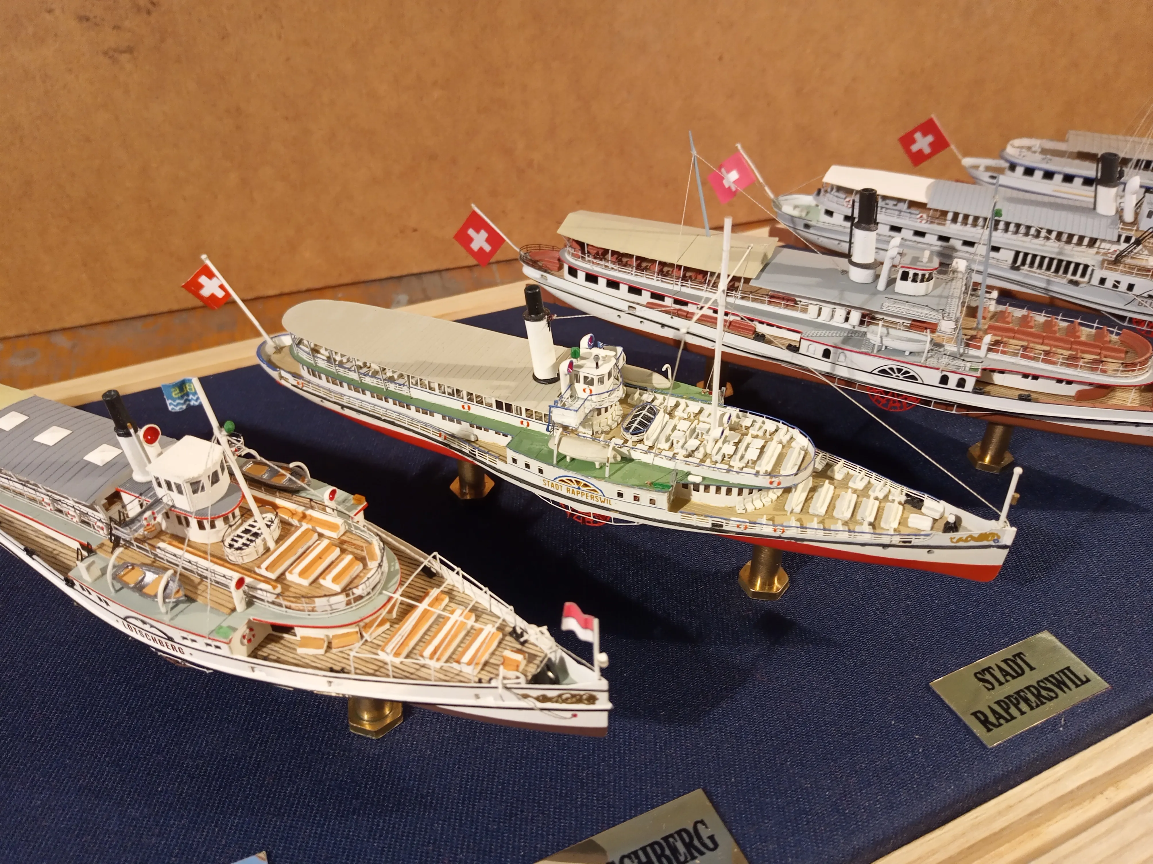 Модель корабля Колёсные пароходы Швейцарских озёр - Верфь на Столе