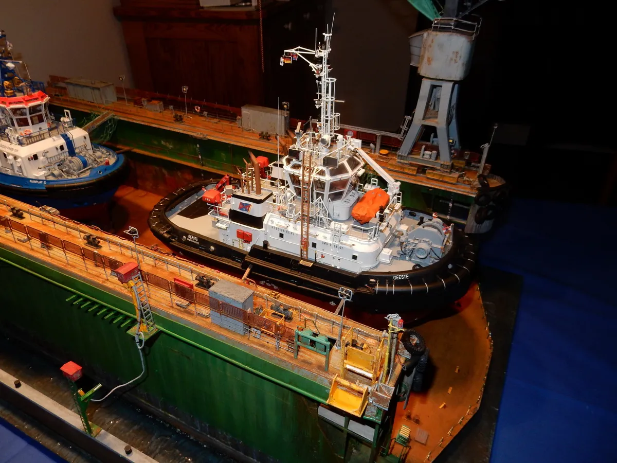 Модель корабля Drydock Lloyd ship yard - Верфь на Столе