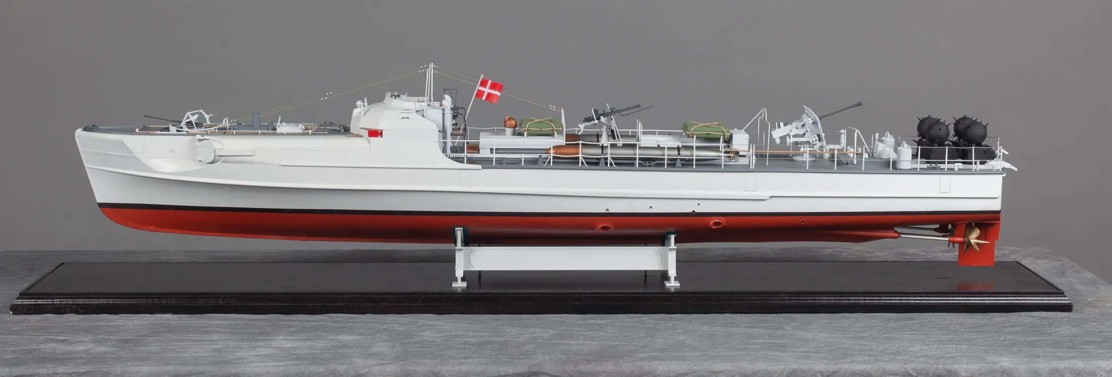 Модель корабля Schnellboot S-100 - Верфь на Столе