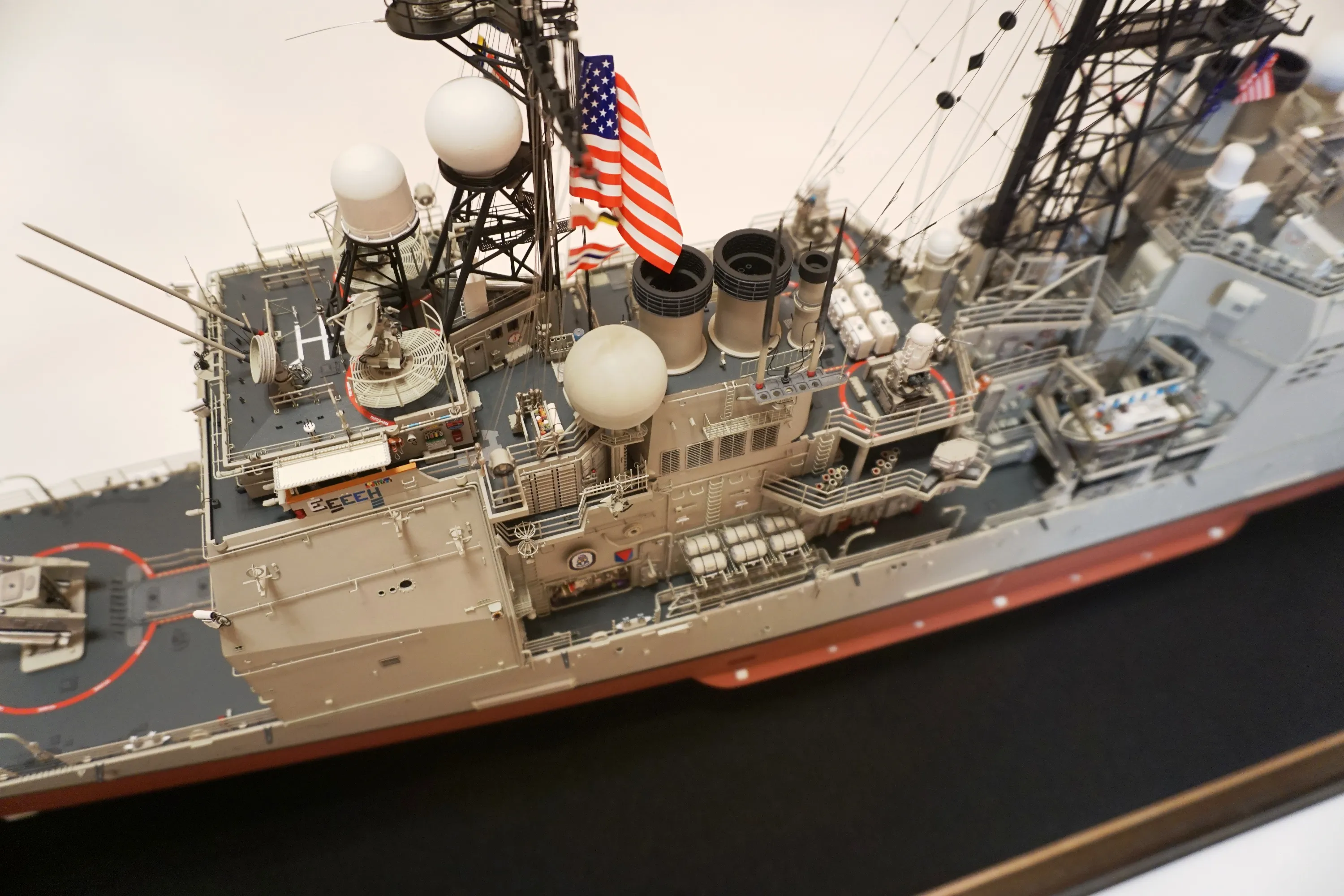 Модель корабля USS Vincennes (CG-49) - Верфь на Столе