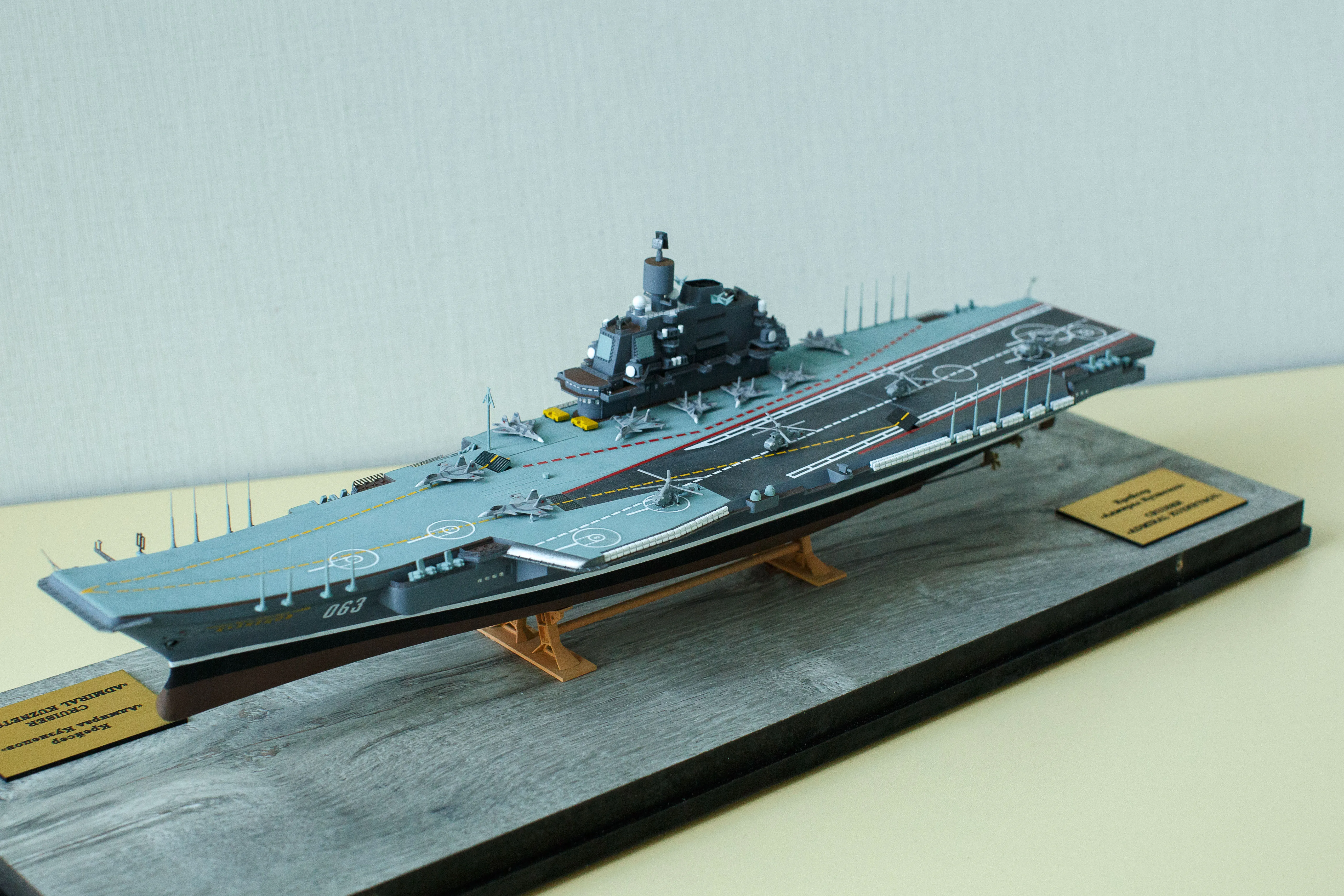 Модель корабля Авианесущий крейсер "Адмирал Кузнецов" - Верфь на Столе