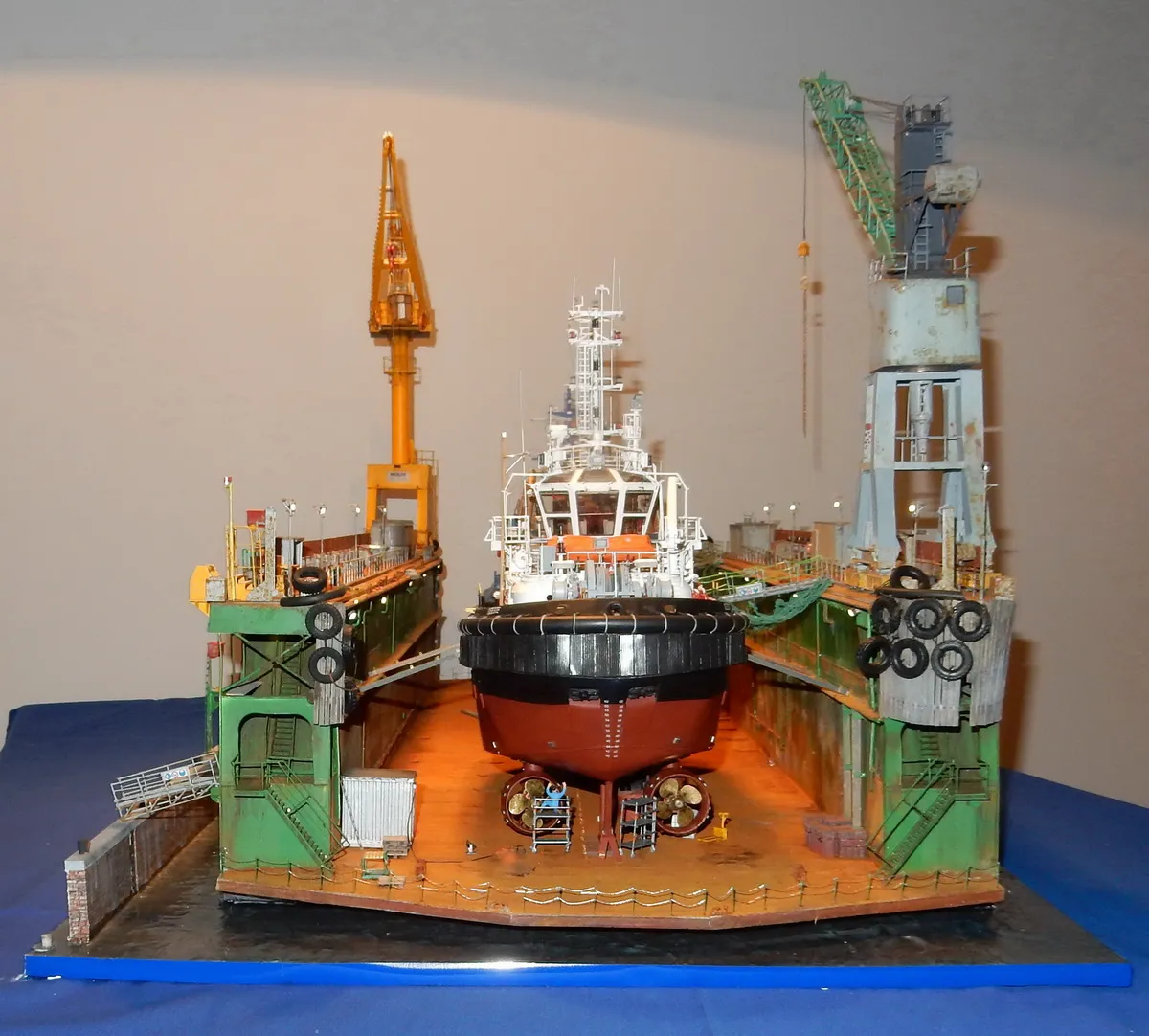 Модель корабля Drydock Lloyd ship yard - Верфь на Столе